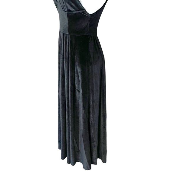 Black Velvet Sleeveless Midi Dress - Picture 5 of 9